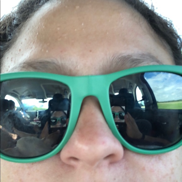 Meet your Posher, Melissa - Picture 1 of 1